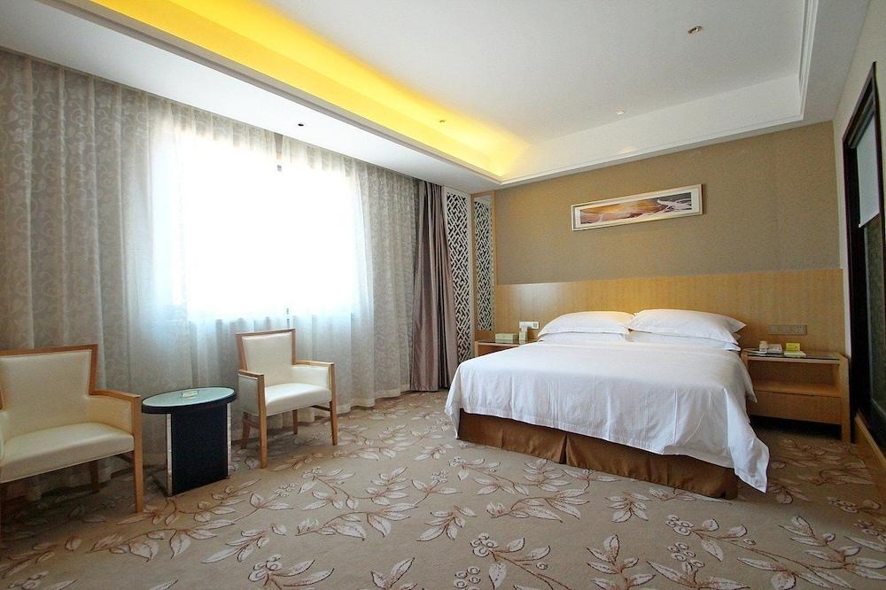 Shanghai Waigaoqiao Free Trade Zone Vienna Hotel - Tap to explore photos