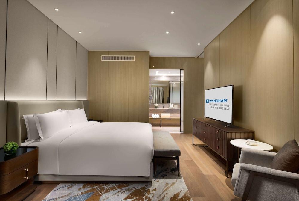 Wyndham Shanghai Pudong Room Type - Executive Suite, 1 King Bed