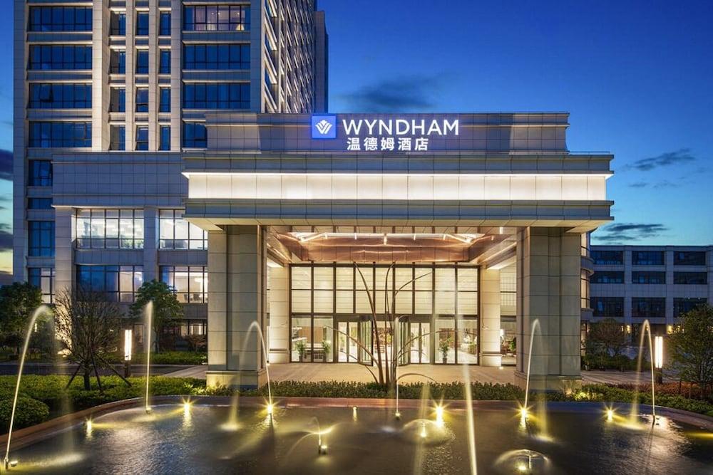 Wyndham Shanghai Pudong - Tap to explore photos