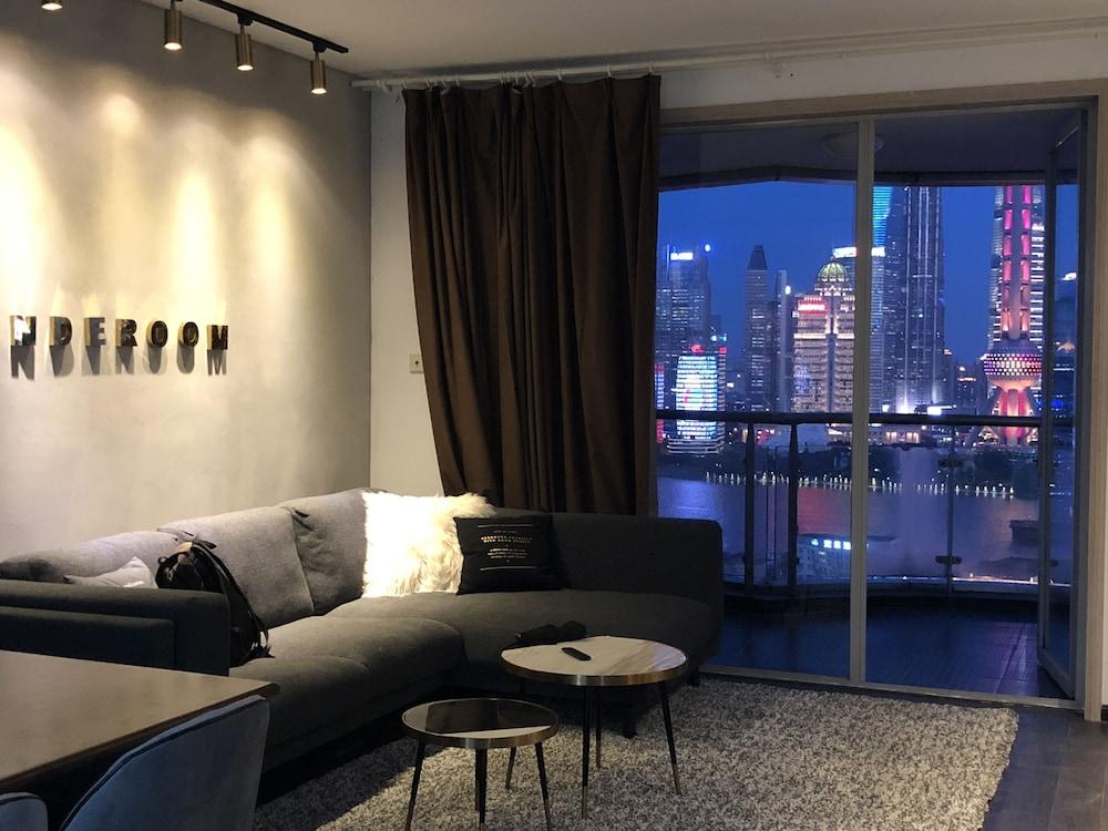 Wonderoom Design Apartment on the Bund - Tap to explore photos