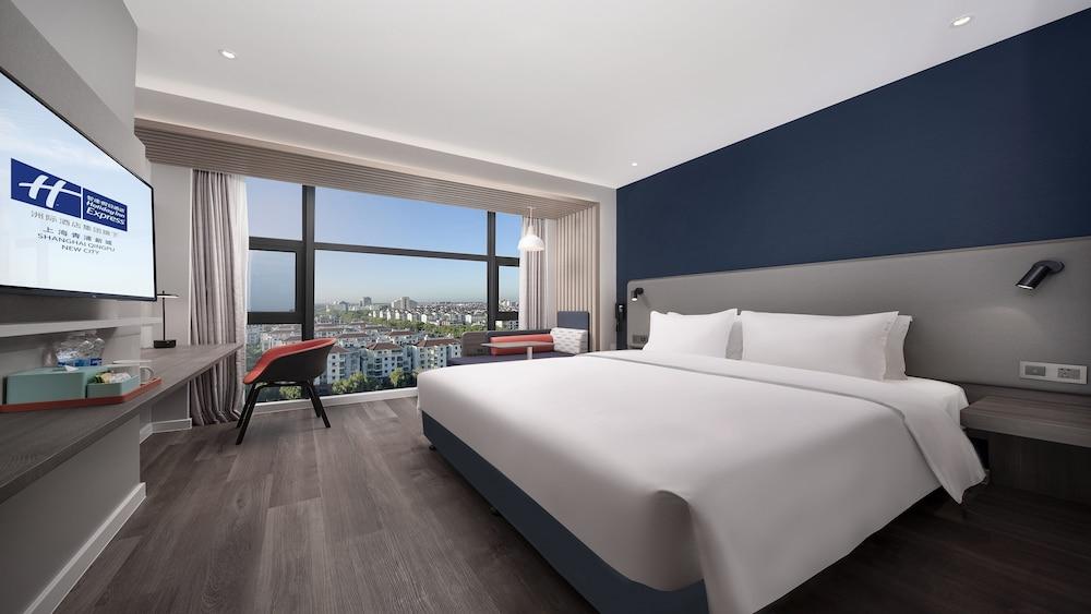 Holiday Inn Express SHANGHAI QINGPU MODULI Room Type - 1 King Standard City View
