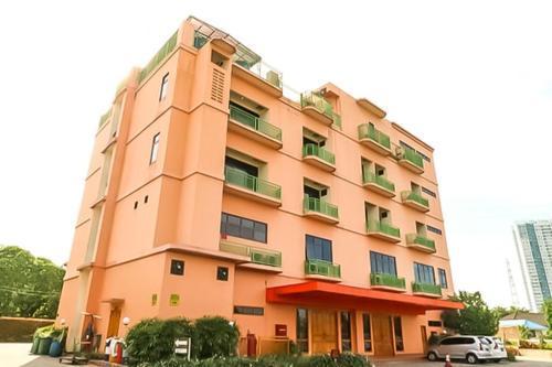 Hotel 678 Cawang powered by Cocotel - Tap to explore photos