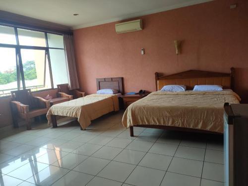 Hotel 678 Cawang powered by Cocotel - Tap to explore photos