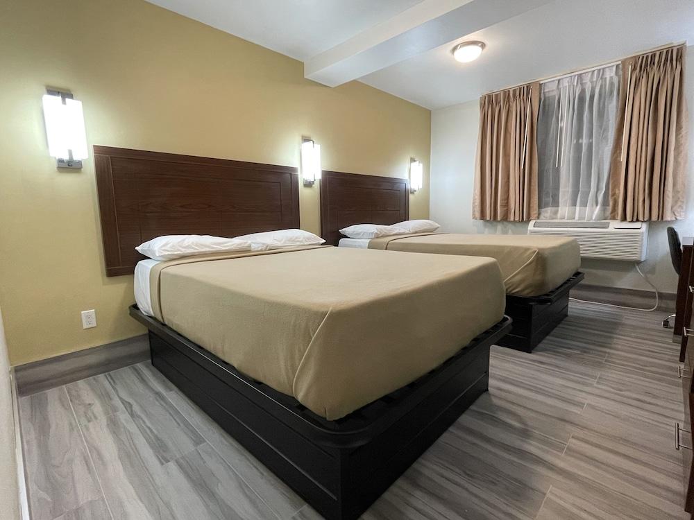Hotel 369 Brooklyn Room Type - Deluxe Double Room