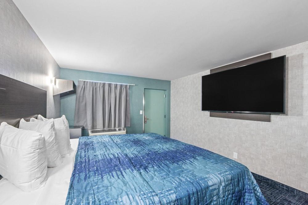 Hotel Opus Bronx Room Type - Deluxe Room
