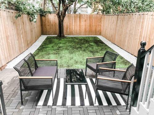 Luxury Apartment with Backyard + Close Transportation - Tap to explore photos