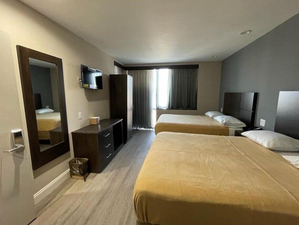Royal Hotel Bronx Room Type - Basic Room, Accessible