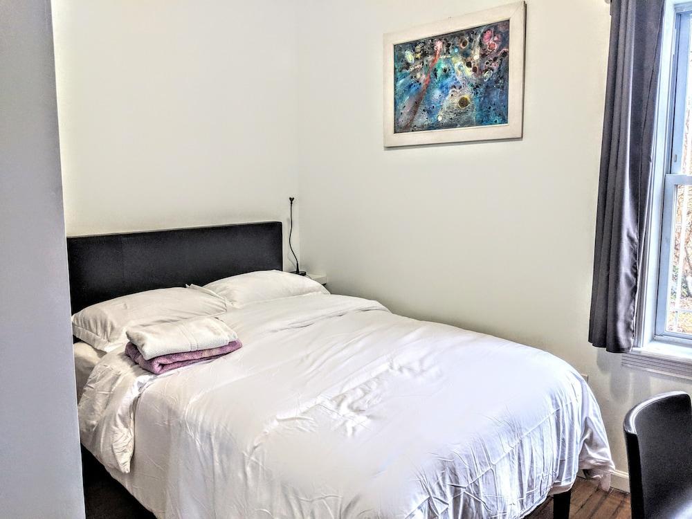 The Ultimate Guest House - Tap to explore photos