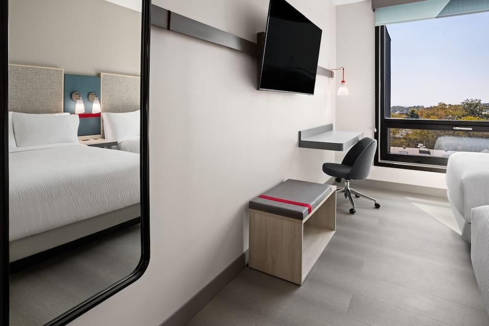avid hotel Brooklyn Dyker Heights by IHG Room Type - Standard Room, 1 King Bed, Accessible (Communications) avid hotel Brooklyn Dyker Heights by IHG Room Type - Standard Room, 1 King Bed, Accessible (Communications)