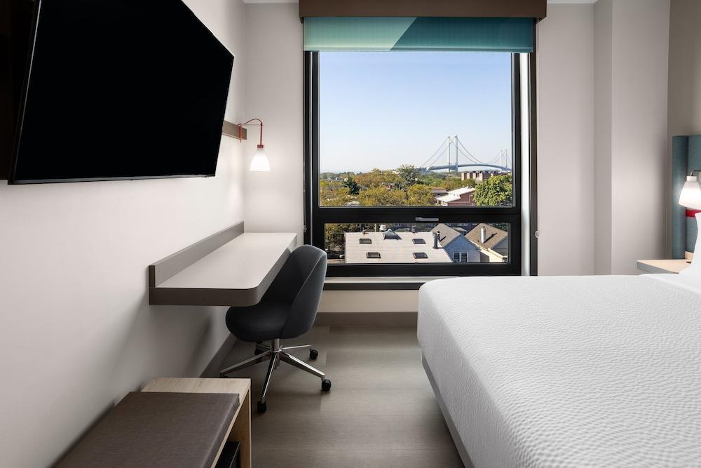 avid hotel Brooklyn Dyker Heights by IHG Room Type - Room, 1 King Bed, Roll-in Shower (Communications, Mobility) avid hotel Brooklyn Dyker Heights by IHG Room Type - Room, 1 King Bed, Roll-in Shower (Communications, Mobility)