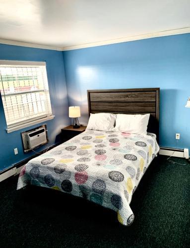 Large 3-Bedrooms/2-Bath Apt, One Block to Train - Tap to explore photos