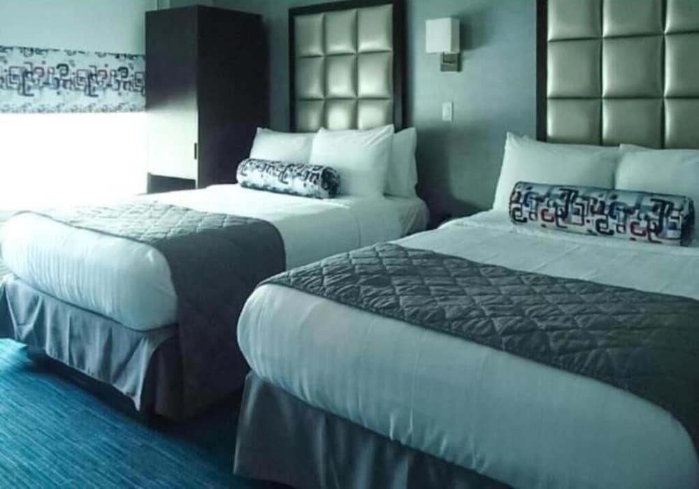 Umbrella Hotel Room Type - Family Double Room