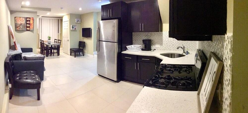 Comfortable and neat 2 bdr apartment in Brooklyn - Tap to explore photos