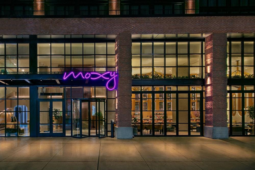 Moxy Brooklyn Williamsburg - Tap to explore photos