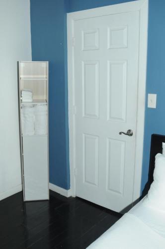 Plush Spacious 1 bedroom apt Williamsburg - Tap to explore photos