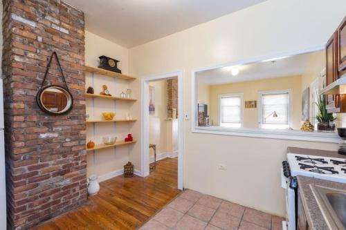 Lavish 3 Bedroom Apt in Williamsburg!! - Tap to explore photos