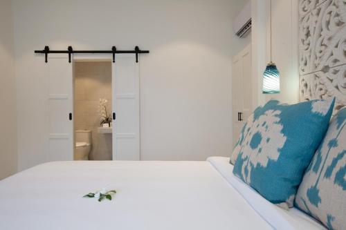 Tembo Beach Club & Resort Room Type - Deluxe Double Room with Spa Bath Tembo Beach Club & Resort Room Type - Deluxe Double Room with Spa Bath