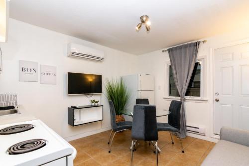 Downtown Retreat-Spacious Rooms with Shared Kitchen & Bath - Tap to explore photos