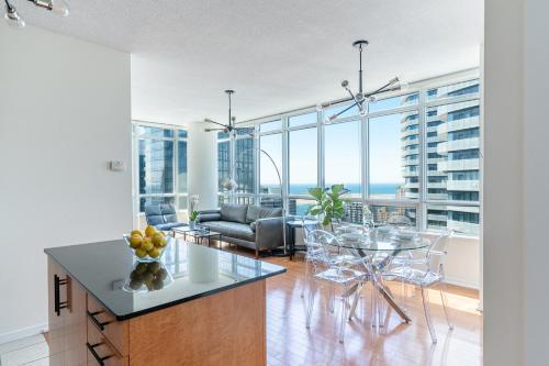 Beautiful Modern Toronto Luxurious Scotiabank Arena Room Type - Apartment with Lake View