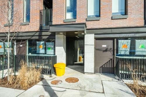 Modern 2BR Apartment - Near Downtown