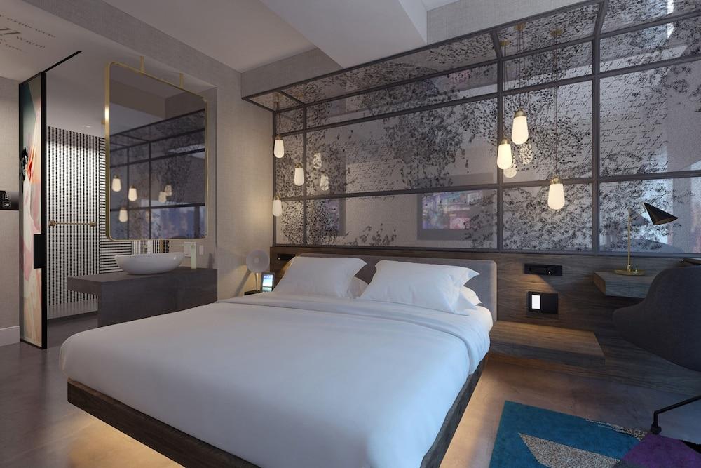 Renaissance New York Harlem Hotel Room Type - Room, 1 King Bed (Mobility Accessible, Roll-In Shower)