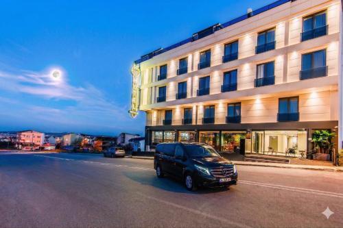 Heaven Premium Hotel Restaurant & Airport Shuttle - Tap to explore photos