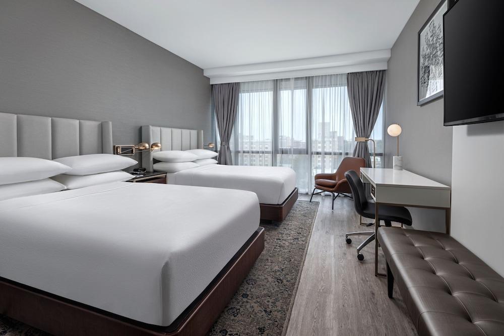 Four Points by Sheraton Flushing Room Type - Deluxe Double Room, 2 Double Beds
