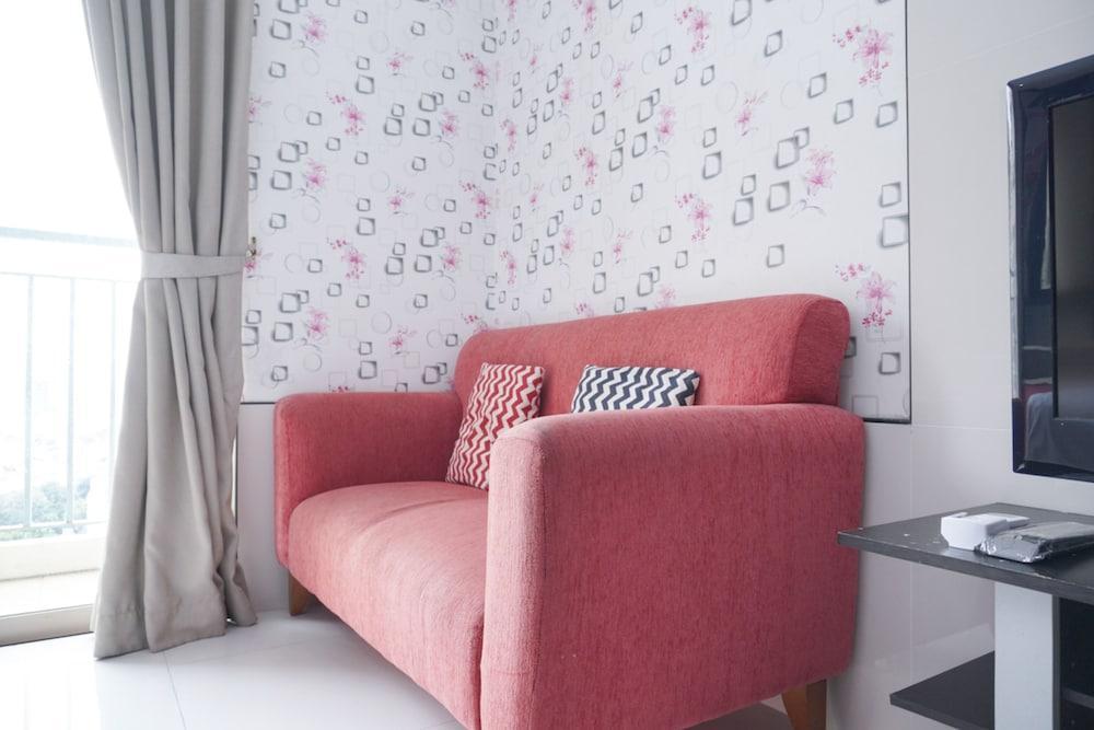 Cozy Stay Studio At Mangga Dua Apartment - Tap to explore photos