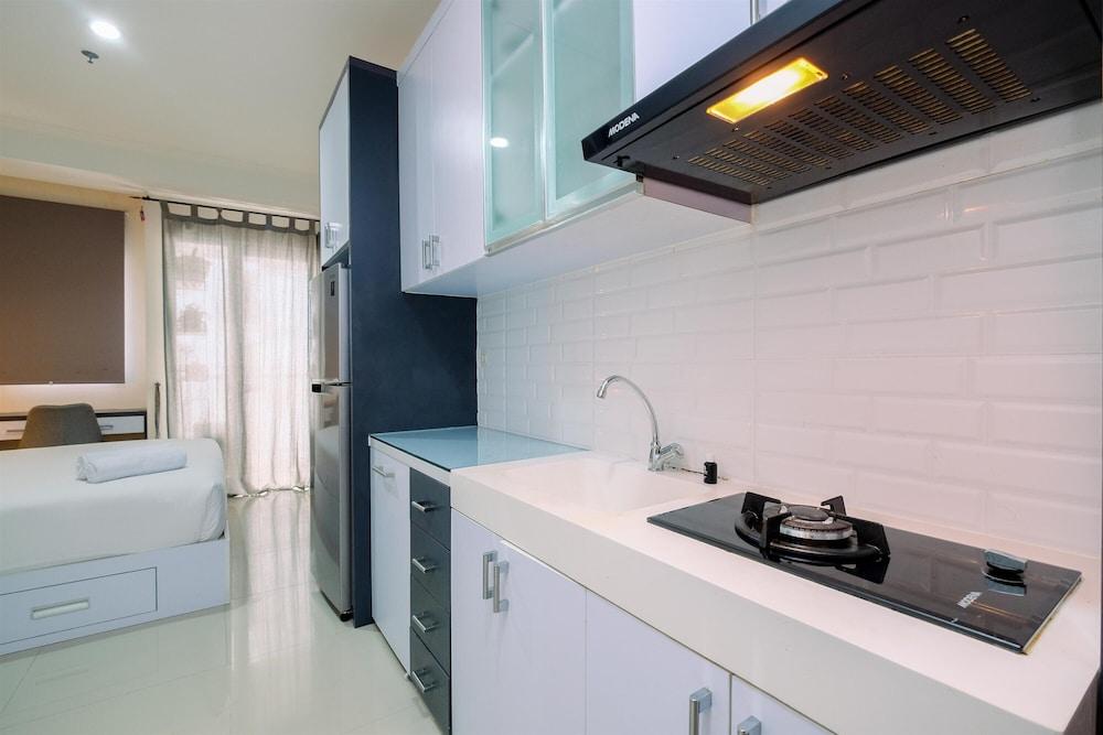 Cozy Style And Good Deal Studio Signature Park Grande Apartment - Tap to explore photos