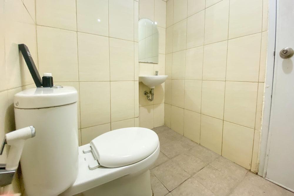 Best Location And Simply Studio Room At Bassura City Apartment - Tap to explore photos