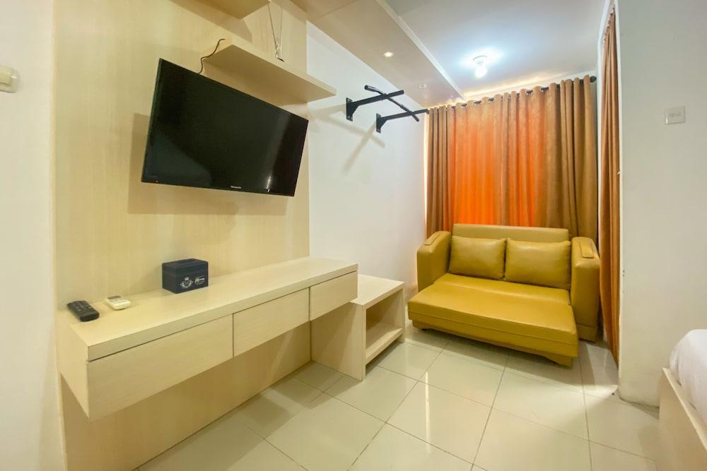 Best Location And Simply Studio Room At Bassura City Apartment - Tap to explore photos