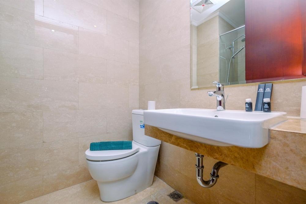 Best Deal And Comfy Studio At Menteng Park Apartment - Tap to explore photos