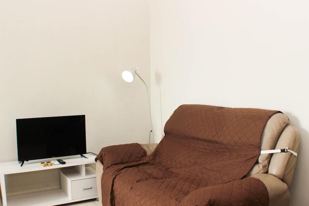 Comfort And Warm 2Br At Marina Ancol Apartment - Tap to explore photos