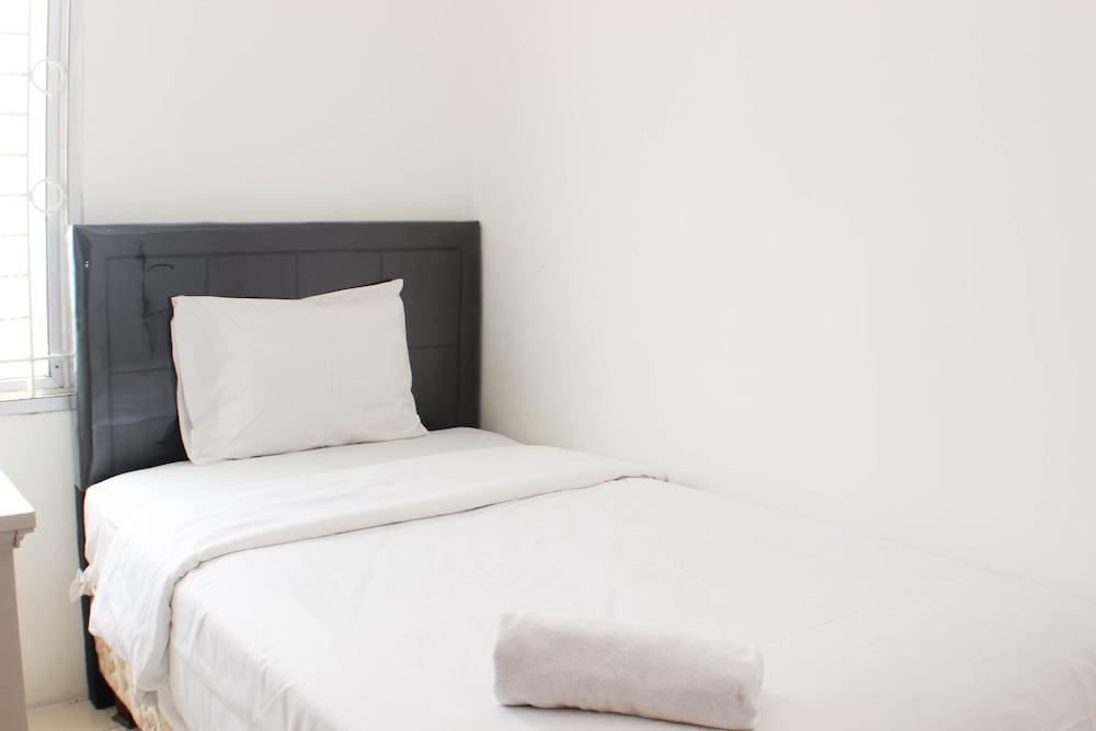 Comfort And Warm 2Br At Marina Ancol Apartment - Tap to explore photos