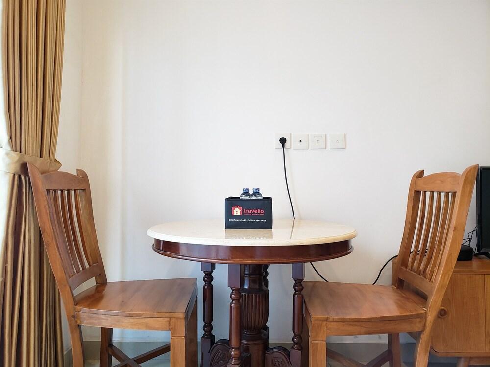 Fancy And Nice Studio At Tamansari The Hive Apartment - Tap to explore photos