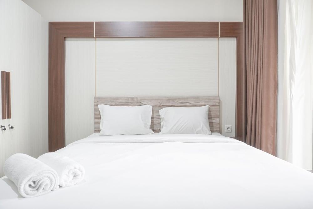Fancy Designed Studio At Gold Coast Apartment
