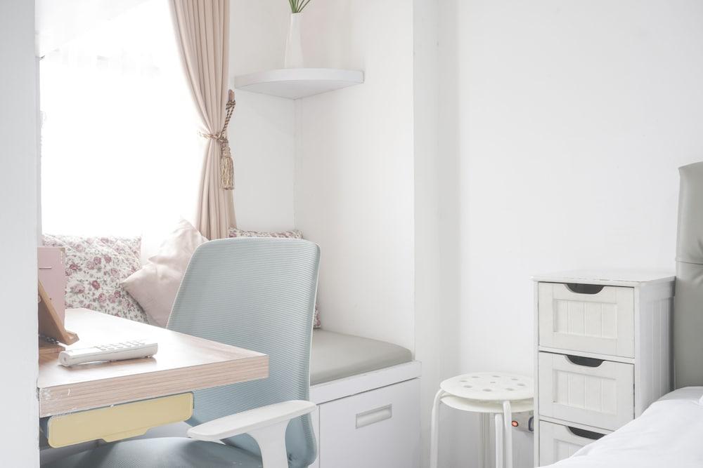 Fancy And Nice Studio At Belmont Residence Puri Apartment