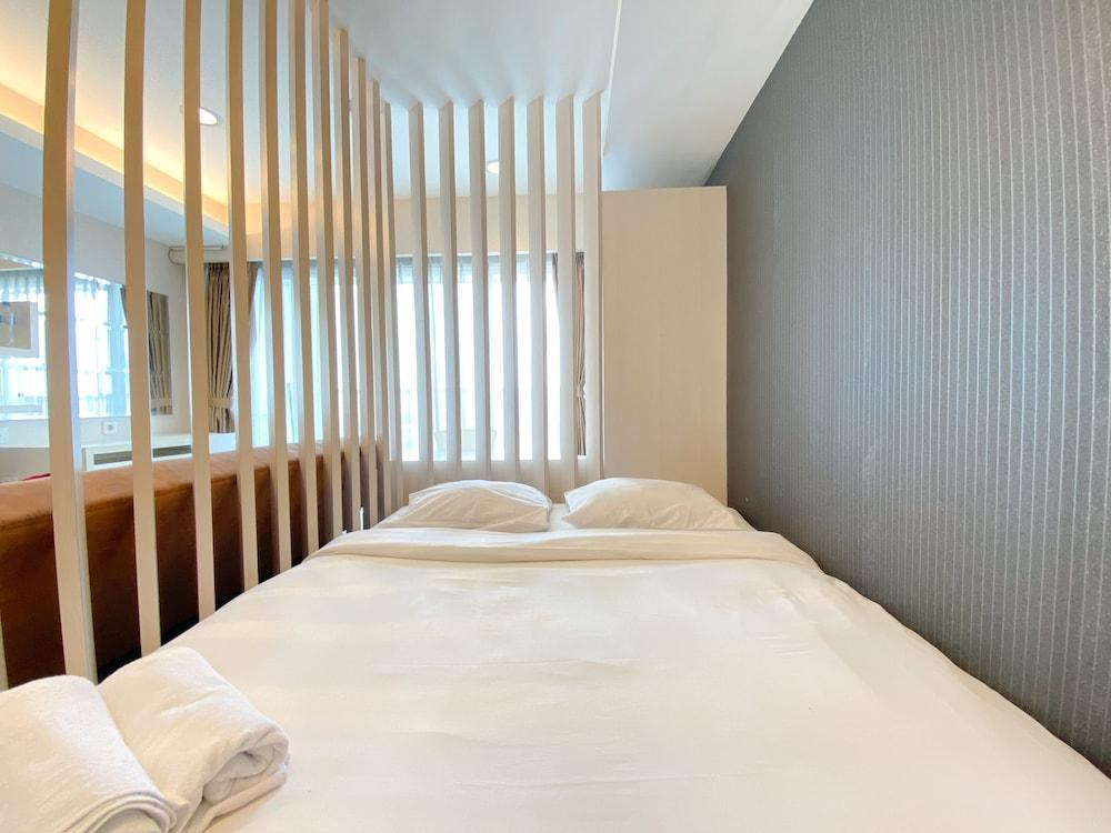 Elegant And Comfortable Studio At Tamansari The Hive Apartment - Tap to explore photos