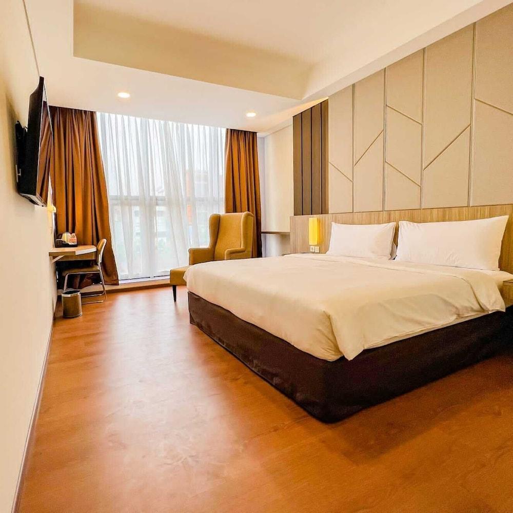 Grand G7 Pasar baru Room Type - Deluxe Double or Twin Room