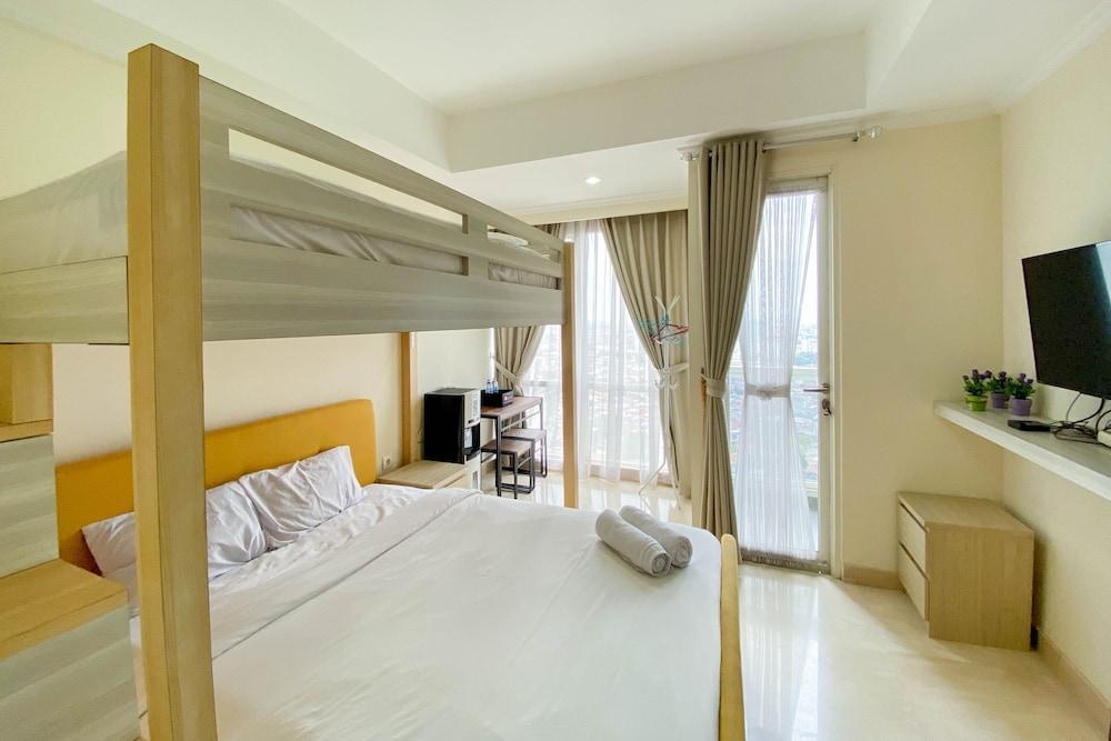 Comfort And Modern Studio Apartment At Menteng Park - Tap to explore photos