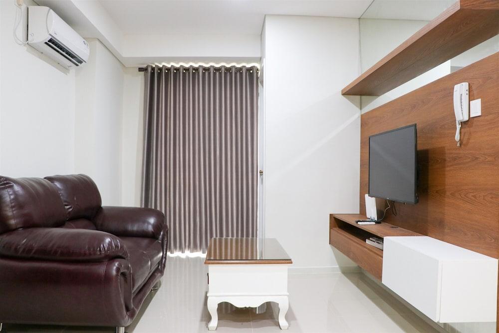 Homey And Comfort Living 2Br At Daan Mogot City Apartment - Tap to explore photos