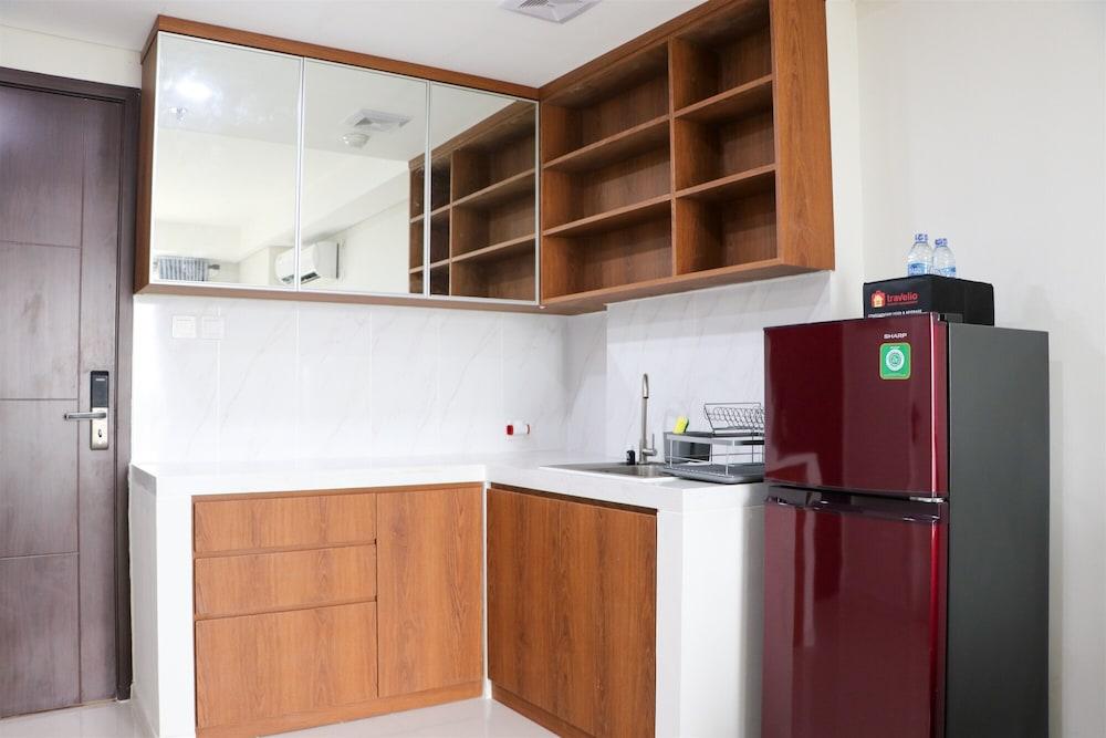 Homey And Comfort Living 2Br At Daan Mogot City Apartment - Tap to explore photos