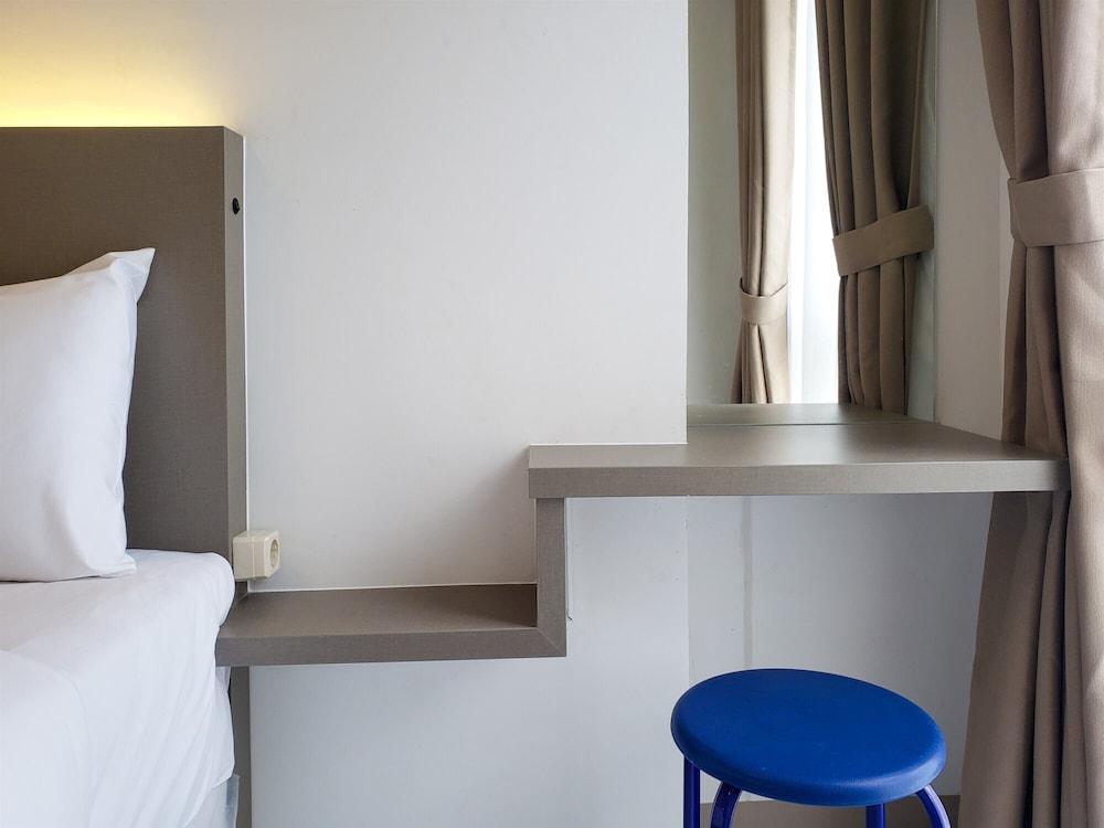 Fancy And Nice Studio At Tokyo Riverside Pik 2 Apartment - Tap to explore photos
