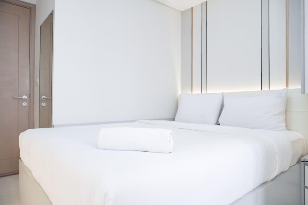 Comfort And Nice 1Br Apartment At Gold Coast - Tap to explore photos