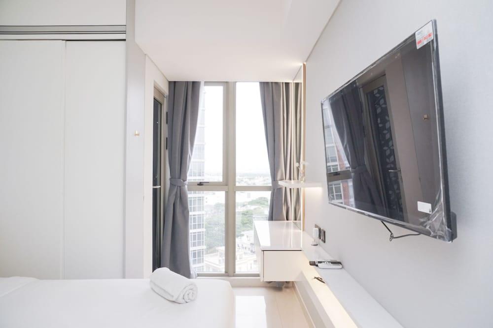 Comfort And Nice 1Br Apartment At Gold Coast - Tap to explore photos