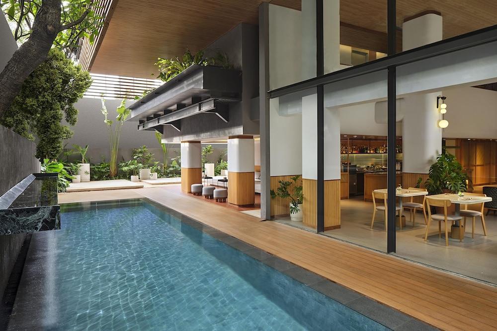 ARTOTEL Casa Kuningan - Tap to explore photos