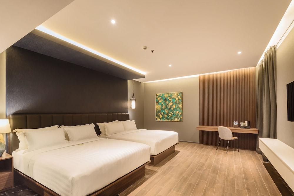 Ashley Tanah Abang Room Type - Family Room (Free Self Service Laundry)
