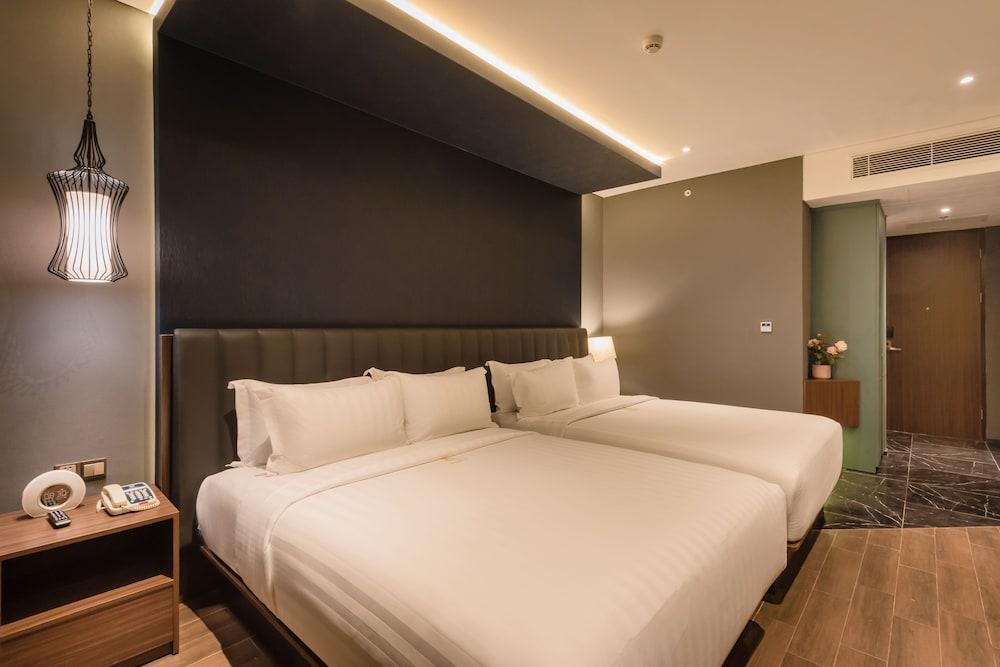 Ashley Tanah Abang Room Type - Deluxe Twin Room