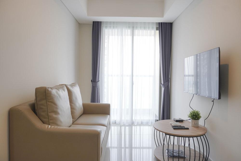 Fancy And Nice 1Br At Gold Coast Apartment - Tap to explore photos