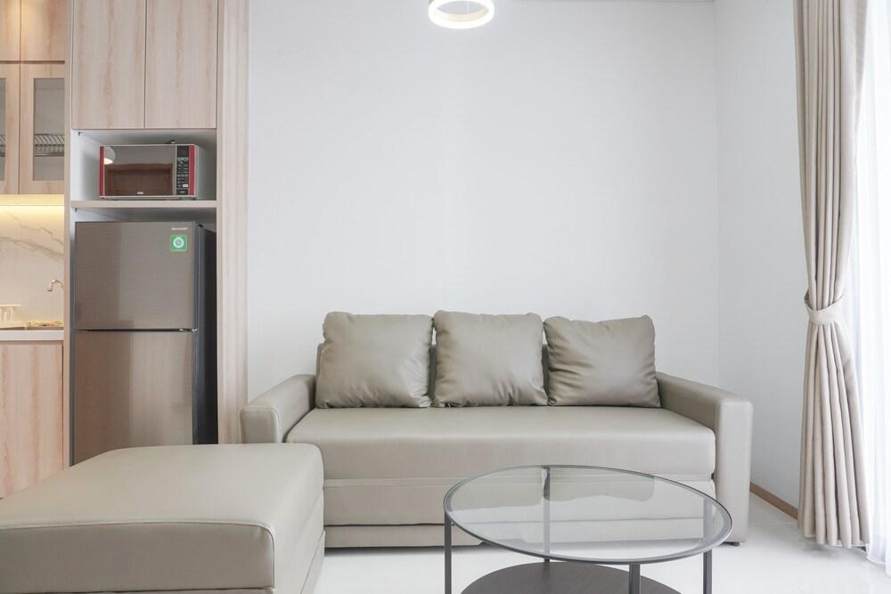 Beautiful And Cozy 2Br Samara Suites Apartment - Tap to explore photos